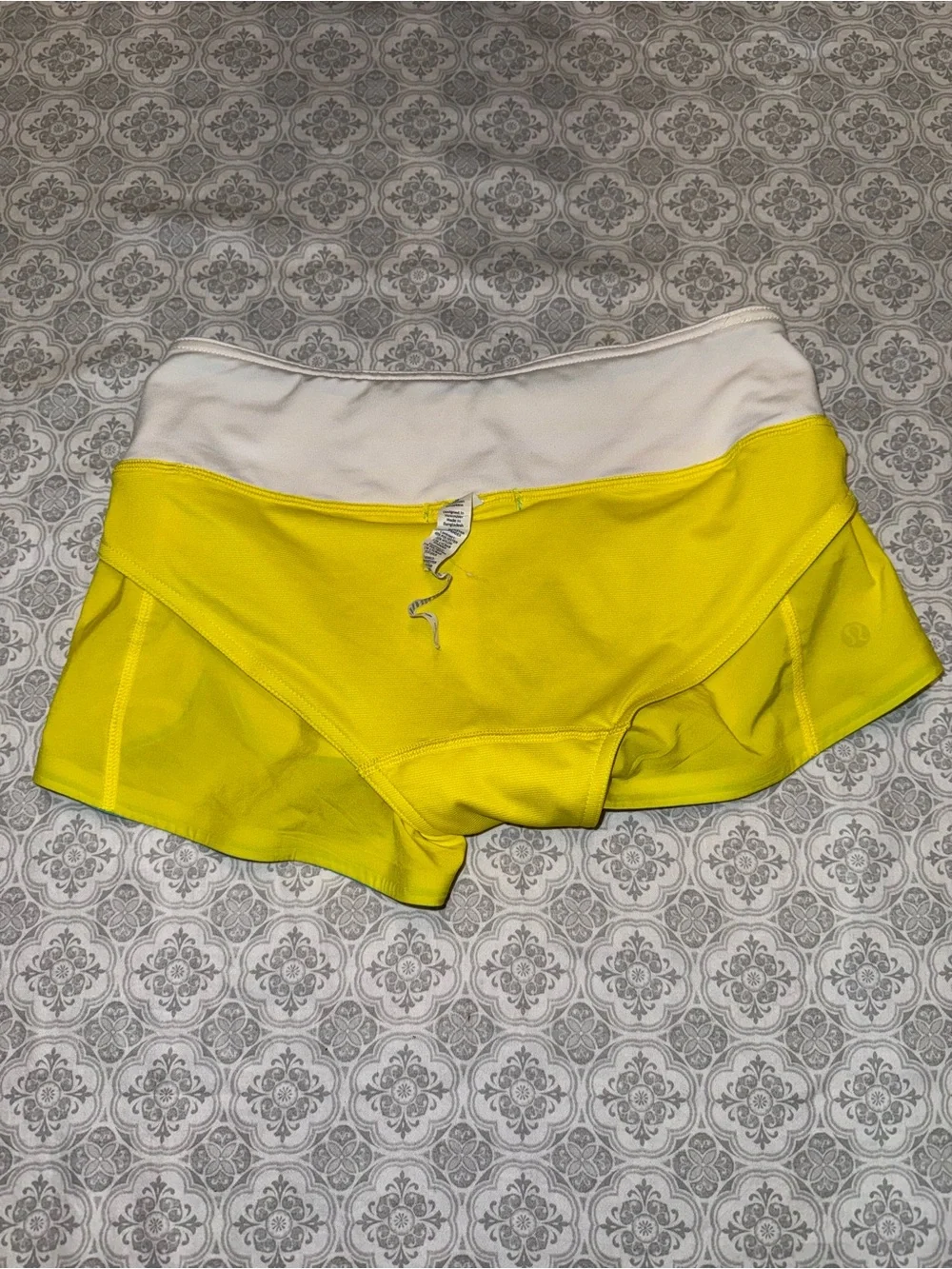 Lululemon Run: Racer ShortSizzle / Twin Stripe Sizzle / White Size 2